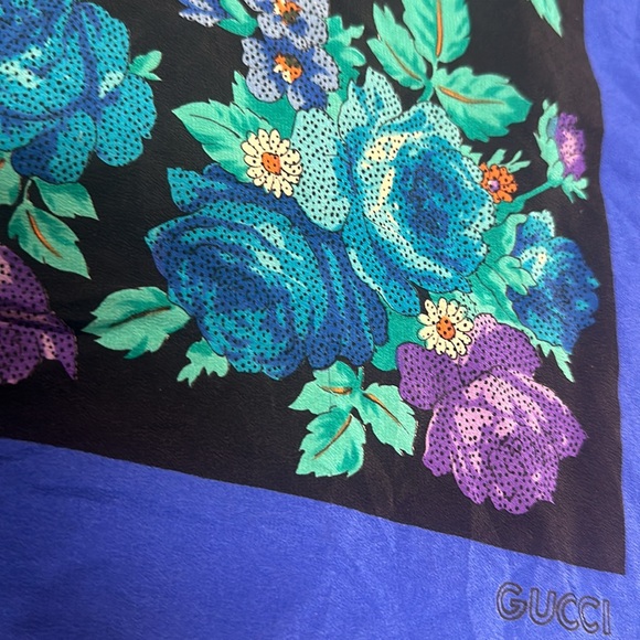 WOW POSHMARK - Authentic Gucci Scarf - Picture 16 of 16
